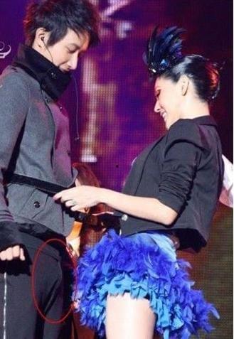 帅哥明星激凸生活照,激凸瞬间，生活照中的帅气瞬间